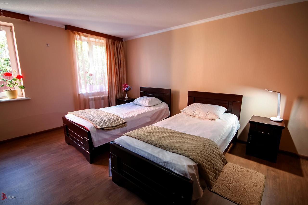 Green Garden Guest House Ckaltubo Kültér fotó